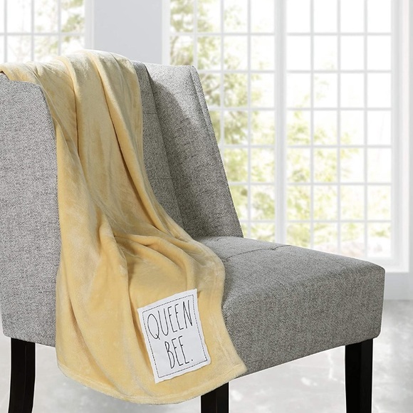 Rae Dunn Other - 🐝 Rae Dunn QUEEN BEE Yellow Throw Blanket 50x60